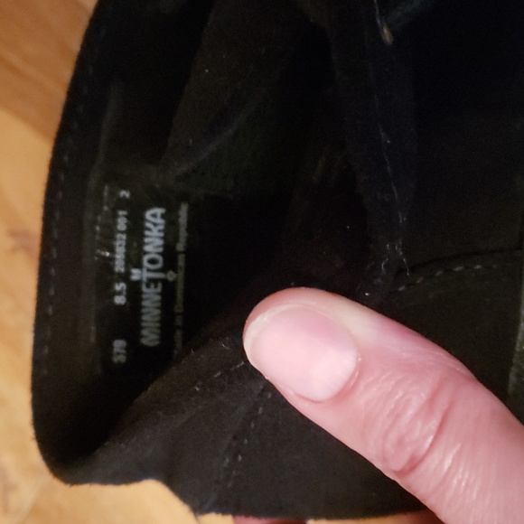 Minnetonka lace up wedge moccasin booties black suede - Picture 3 of 3